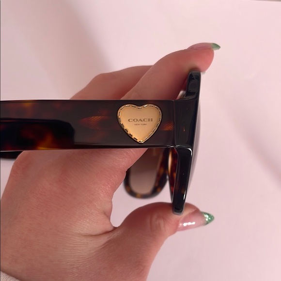 Coach Sunglasses with Case and Cloth - Picture 2 of 7